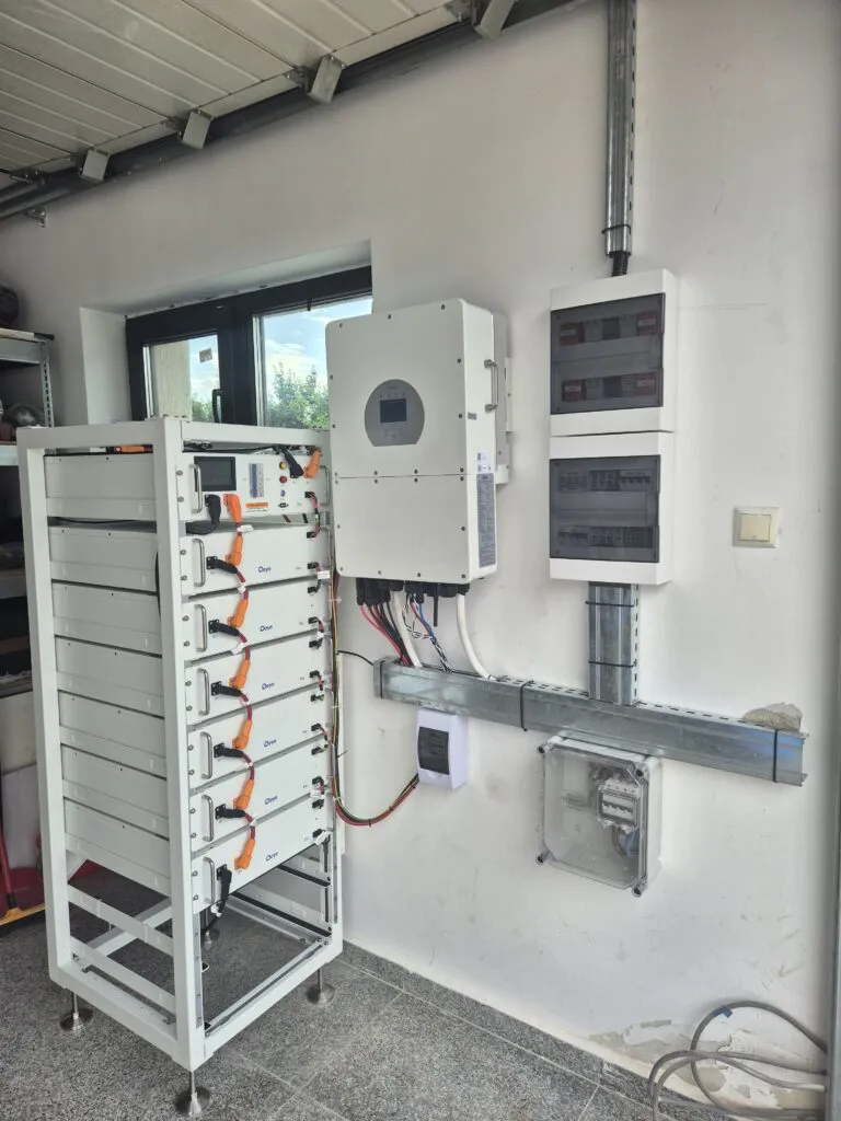 Sistem fotovoltaic cu baterii